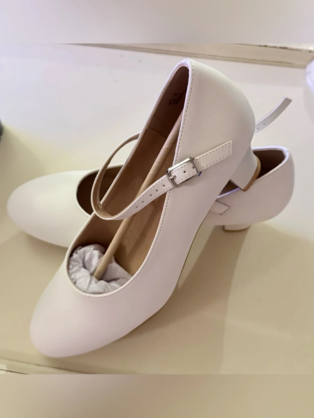 Dynadans White Vegan Leather Mary Jane Pumps Size 9